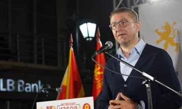 Мицкоски: Завршува времето кога источниот сосед и неговиот премиер финансираше македонски политичари, за да овие му даваат подароци во форма на национални отстапки врз грбот на македонскиот народ