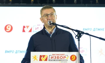 Mickoski me porosi për LSDM-në: Do të grisen edhe valixhet me para nga fqinji lindor, ndërkaq as në ndërtesat dhe vizat nga Dubai nuk ka fat, drejtësia do të arrijë tek ju