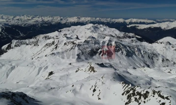 Продолжува потрагата по двајца хрватски државјани затрупани во лавина во Словенија