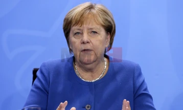 Merkeli: A do ta sulmonte Putini Ukrainën nëse nuk do të ndodhte pandemia?