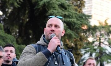 Албанските опозициски демократи на предвремените избори ќе го поддржат Флоријан Бинај за градоначалник на Тирана