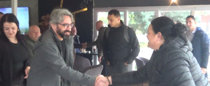 Апасиев и Kрмов заедно со носителот на советничката листа Тони Стаменковски на средба со граѓани во Делчево