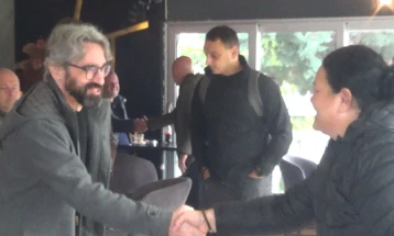 Апасиев и Kрмов заедно со носителот на советничката листа Тони Стаменковски на средба со граѓани во Делчево