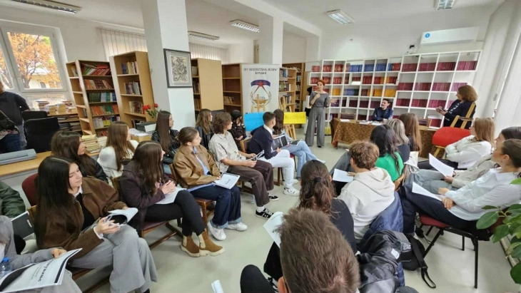 Библиотека „Искра“ – Четиристотини деца и млади од Кочани беа дел од одбележувањето на Меѓународниот ден на литературата за деца