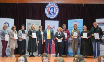 Герасимовски додели сертификати на наставниот кадар: Наставниците ги учат младите да бидат чесни, одговорни и добри луѓе