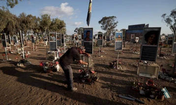 Në Izrael u shprehet respekt viktimave të sulmit të Hamasit prej para dy viteve