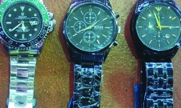 Мобилен царински тим заплени над илјада часовници „Ролекс“, „Бос“, „Армани“, поради сомневање за фалсификат