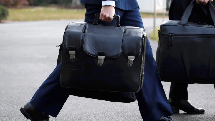 Сомнителен куфер оставен пред канцелариите на ЈП „Државни патишта“, по проверката потврдено дека куферот е празен