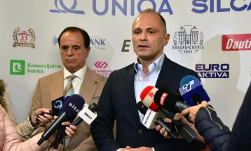 Filipçe: Kryeministri të ndalojë me spinet dhe të fillojë të përballet me problemet reale