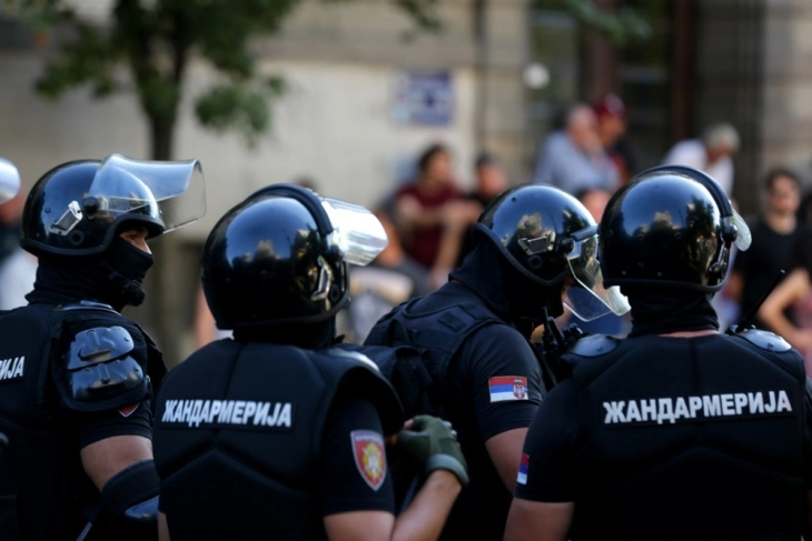 Данас: Српското МВР повикува пензионирани припадници да се вратат на служба за плата од 80.000 динари, синдикатот вели дека тоа е незабележан феномен досега