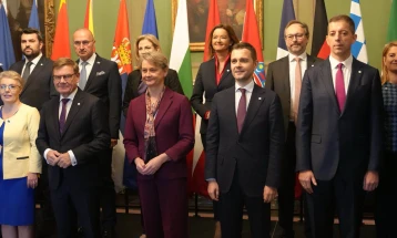 Mucunski attends Foreign Ministers’ Meeting in Belfast held within Berlin Process 