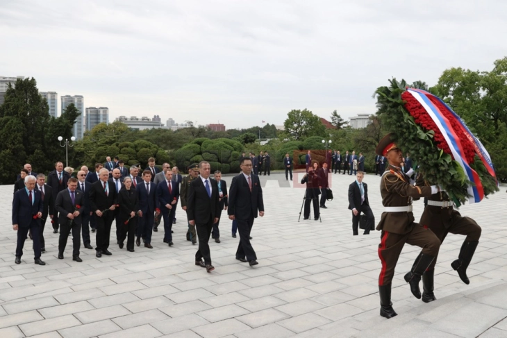 Северна Кореја со голема прослава и со присуство на странски делегации одбележува 80 години од основањето на владејачката партија