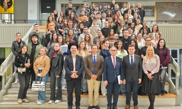 Амбасадорот на Полска ја отвори Универзитетска програма за изучување на холокаустот