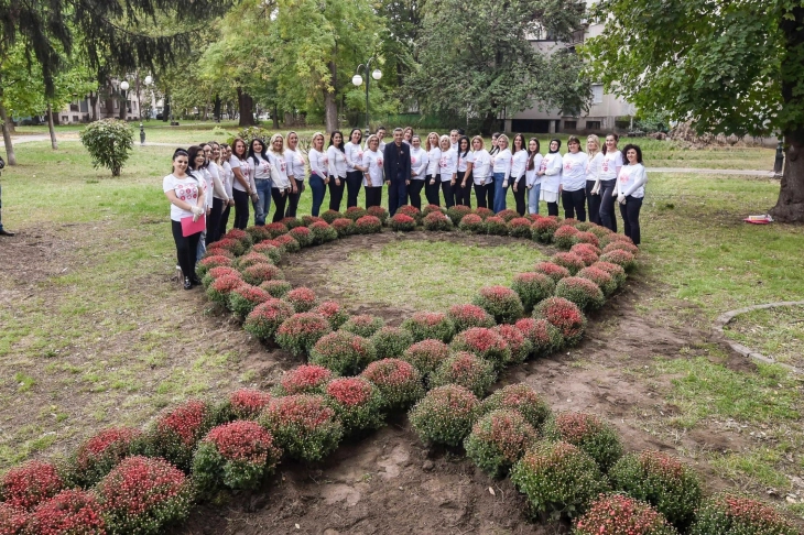 Mexhiti me mesazh përkrahje në muajin rozë: Zbulimi i hershëm, shpëton jetën!