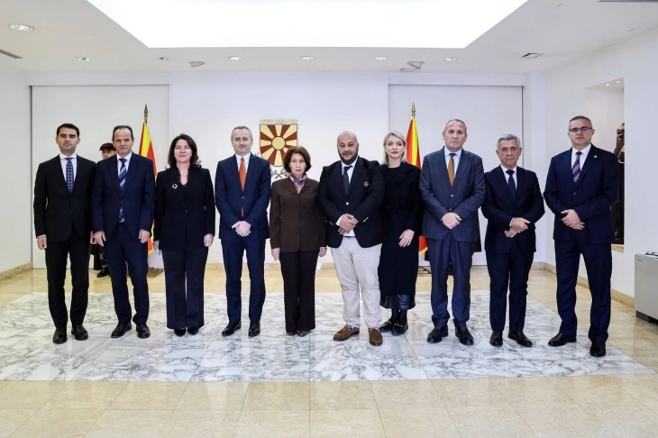 Средба на претседателката Сиљановска-Давкова со судии на Уставниот суд на Косово и судии на македонскиот Уставен суд