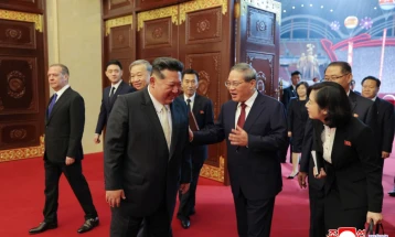 Kim Xhong Un takohet me aleatët kinezë dhe rusë me rastin e përvjetorit të Partisë komuniste