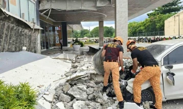 Најмалку две лица загинаа во земјотресот на Филипини