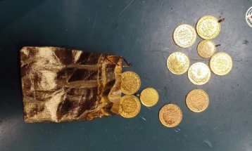 На ГП „Богородица“ спречено криумчарење на 11 златни монети вредни девет илјади евра