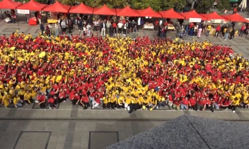 Со традиционалното формирање на знамето во Прилеп започна чествувањето за 11 Октомври