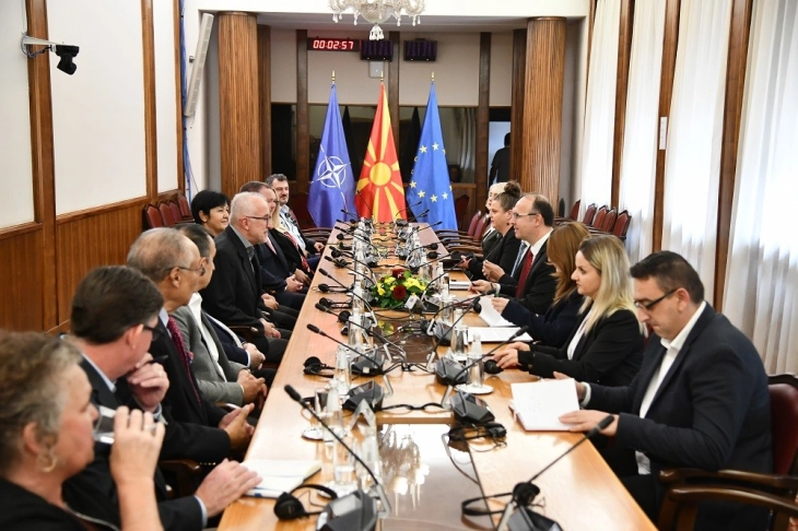 Gashi: Kuvendi duhet të jetë katalizator i ndryshimeve në banim dhe efikasitet energjetik