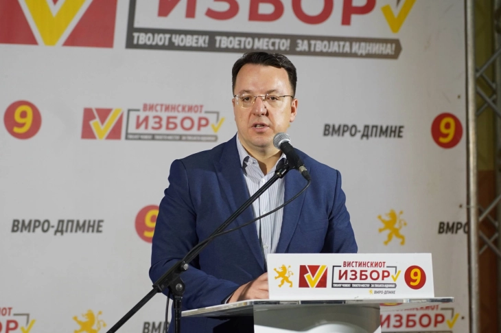 Николоски за Филипче и корона кризата: Мислеа само на корупција и завија стотици семејства во црно