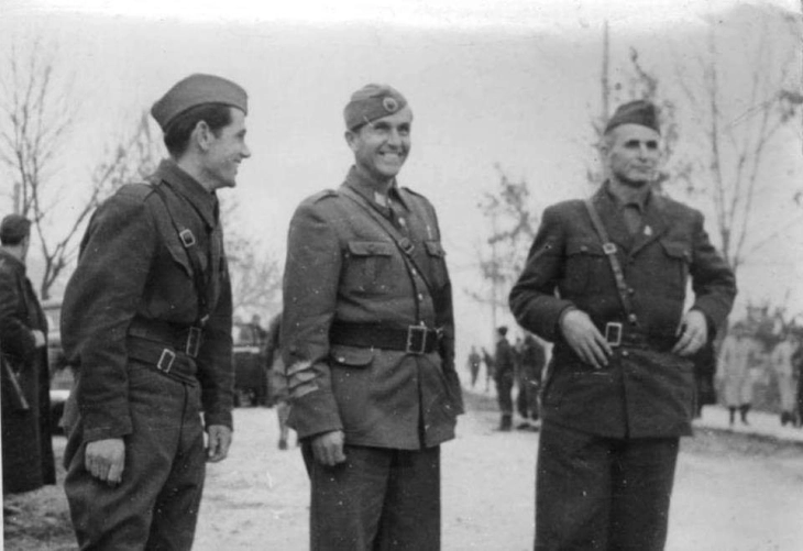 Британски разузнавачи: Генералот Апостолски не е агресивен комунист, но е страстен патриот и е извонредно остроумен професионален војник!