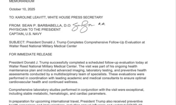 Трамп примил бустер доза против Ковид и вакцина против грип, Белата куќа уверува дека е во „исклучително здравје“