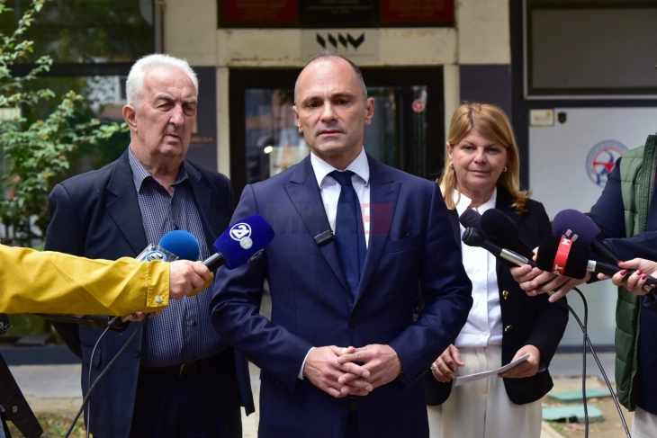 Filipçe: Mucunski  më së voni deri nesër të tregojë nëse po zhvillohen bisedime me Britaninë e Madhe për migrantët në vendin tonë