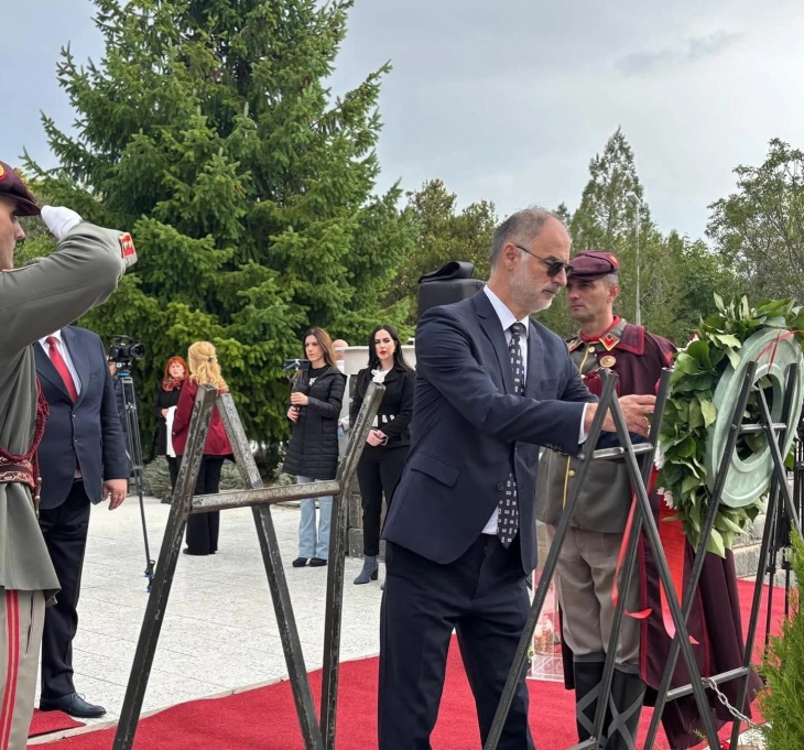 Stoilkovikj leads government delegation paying tribute at Kumanovo Memorial Ossuary