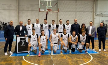 Подарок дрес од КК „Ангели“ за Ѓорѓиевски како поддршка за кандидатурата за градоначалник на Скопје