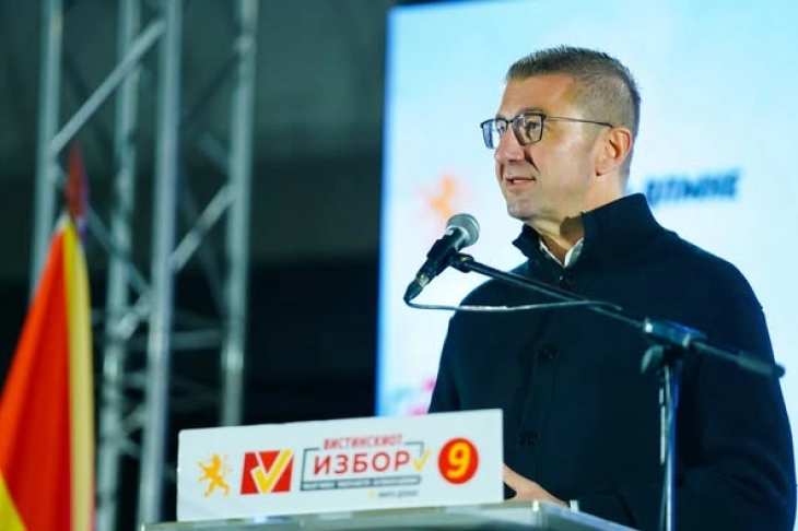 Мицкоски: Оската Филипче-Ахмети-Апасиев ја влече Македонија назад