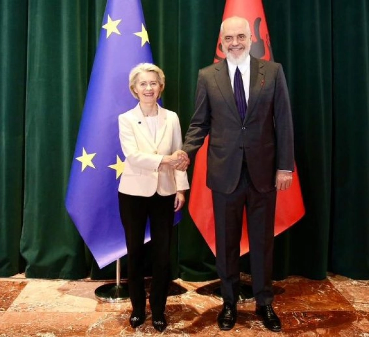 Фон дер Лајен од Тирана: Напредокот на Албанија во ЕУ е прекрасен, тоа беше направено за кратко време