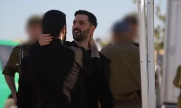 Меѓу ослободените заложници се и германско-израелските близнаци Гали и Зив Берман, прва средба по две години