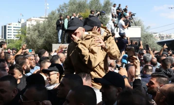 Стотина Палестинци пуштени од израелските затвори, се слави во Рамала и Газа