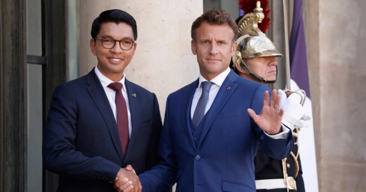 РФИ: Франција го евакуираше претседателот на Мадагаскар, не е позната неговата нова локација