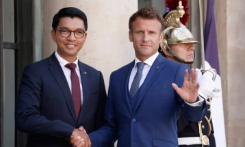 РФИ: Франција го евакуираше претседателот на Мадагаскар, не е позната неговата нова локација