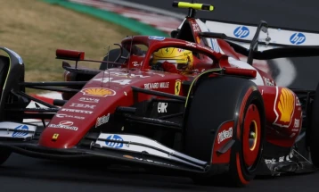 Хамилтон се соочува со проблеми во Ферари