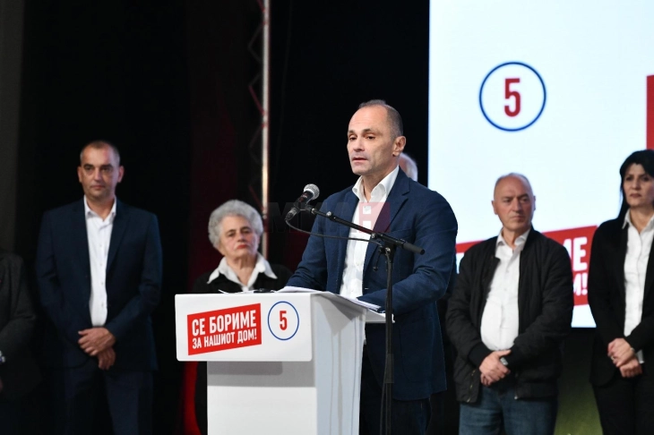 Filipçe: Në Koçan asnjë politikan nuk mund të ecë me kokën lart