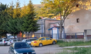 Во Дебар, лишени од слобода родители, кои малолетното дете го принудувале на питачење