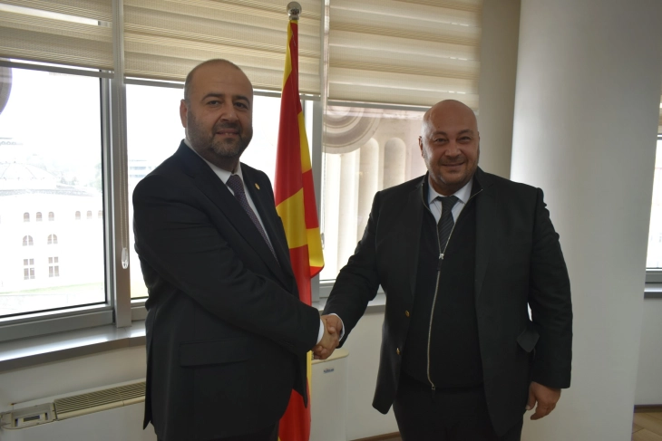 Претседателот на Уставниот суд Дарко Костадиновски на средба со Михај Бусујок, судија од Уставниот суд на Романија