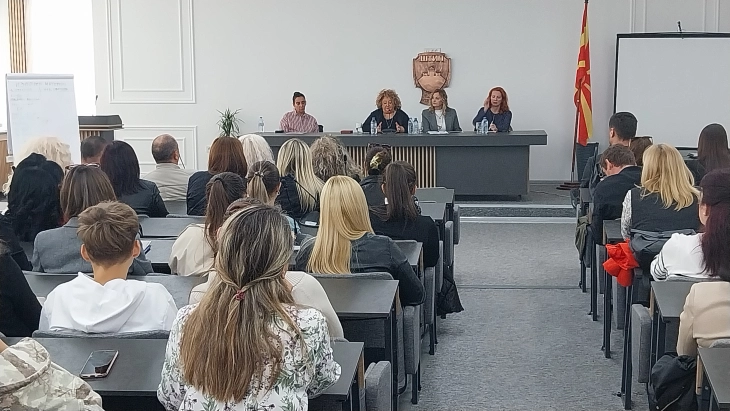 Во Штип работилница за меѓуврсничко насилство