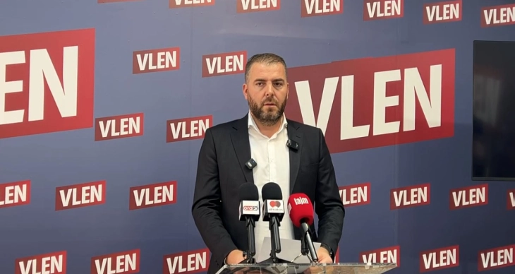 Азири: Како може да го бараш гласот на граѓаните на Чаир кога никогаш не им побара прошка на семејствата од Скопје што беа прогласени за ‘монструми’?