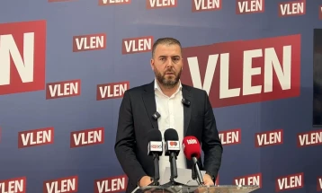 Азири: Како може да го бараш гласот на граѓаните на Чаир кога никогаш не им побара прошка на семејствата од Скопје што беа прогласени за ‘монструми’?