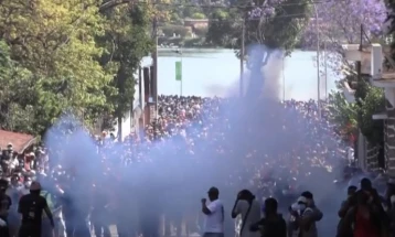 Ushtria e mori pushtetin në Madagaskar, presidenti u largua nga vendi