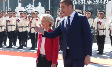 Kryeministri Mickoski do ta presë kryetaren e KE-së, Ursula fon der Lajen