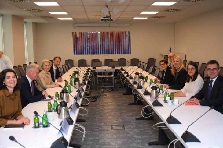 Фон дер Лајен се сретна со претставници на граѓанското општество: ЕУ е подготвена да ја поддржи Србија во градењето стабилна демократија