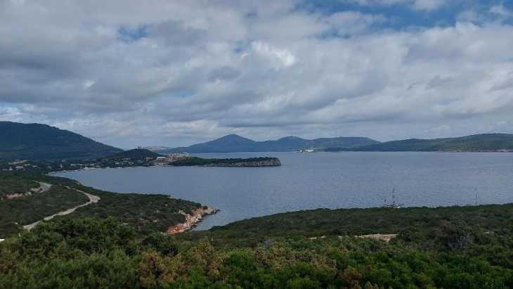 MIA në Sardenjë (1): Ishulli që nuk është vetëm tokë, por gjendje shpirtërore, pak i egër dhe mistik, por gjithmonë autentik