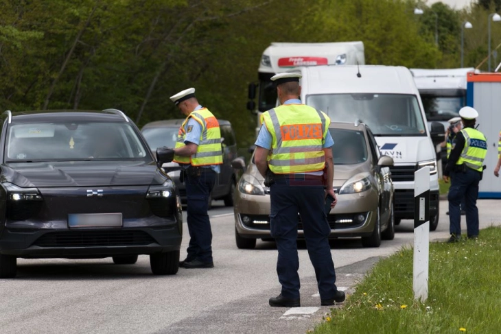 Данска ги продолжува контролите по должината на германската граница