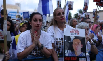 Nga errësira në dritë: Pengjet e liruara të Hamasit përballen me rrugë të vështirë drejt jetës normale