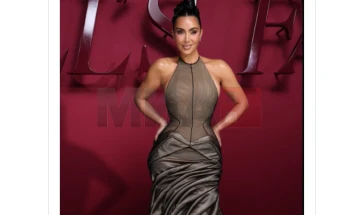 Ким Кардашијан со елегантен моден избор  на претставување на новата ТВ-серија и својата прва главна улога